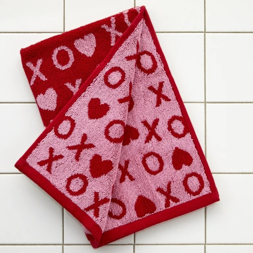 NEW Valentines Day Heart,Xs and Os Hand-towel 
16” x 25” - Picture 2 of 5